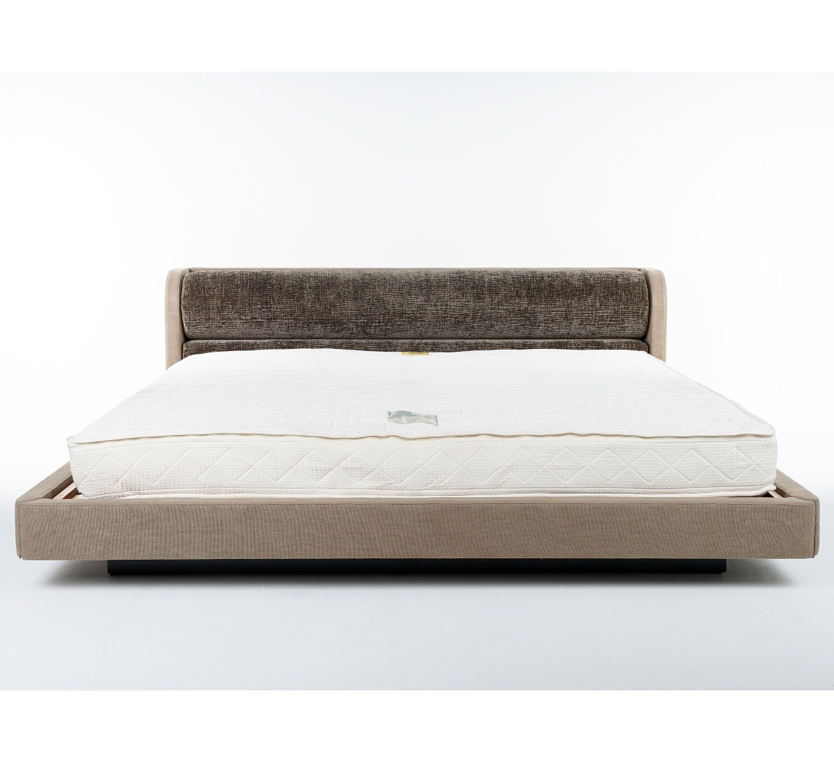 Кровать BOTTICELLI Armani / Casa, стоимость 1 100 000 руб.  Фотография 5